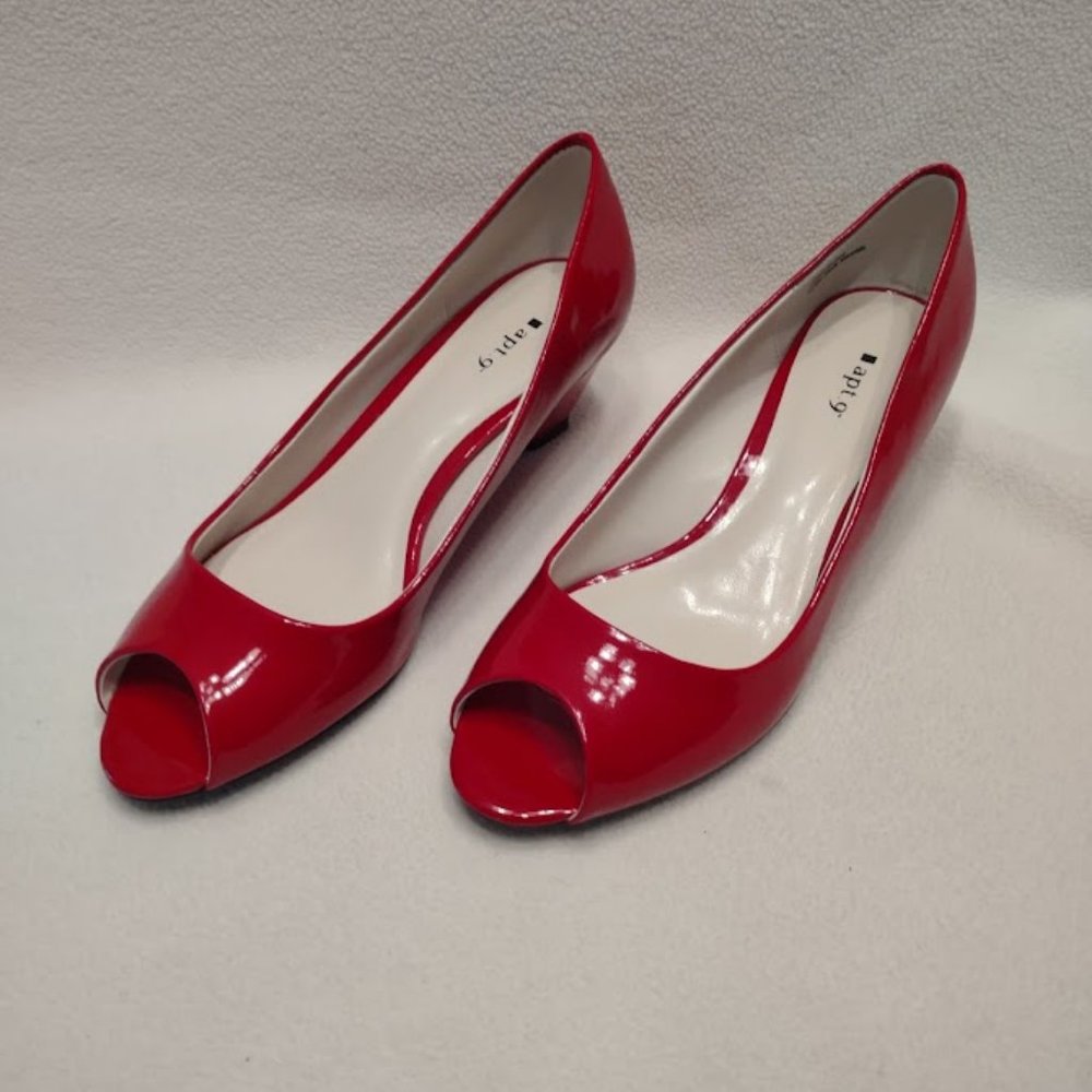 Apt 9 Red Wedge